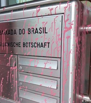 Grupo ataca embaixada do Brasil em Berlim