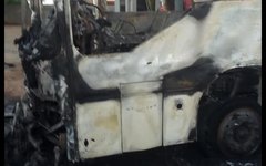  Ônibus pega fogo em Porto de Combustível em Palmeira dos Índios