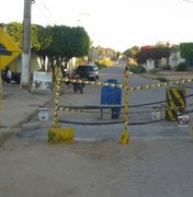 Moradores constroem lombadas irregulares em rua de Arapiraca