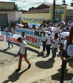 População de cidade sertaneja de Alagoas pede paz durante passeata