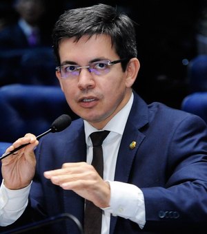 Randolfe questiona no STF legalidade da aprovação de projeto da terceirização