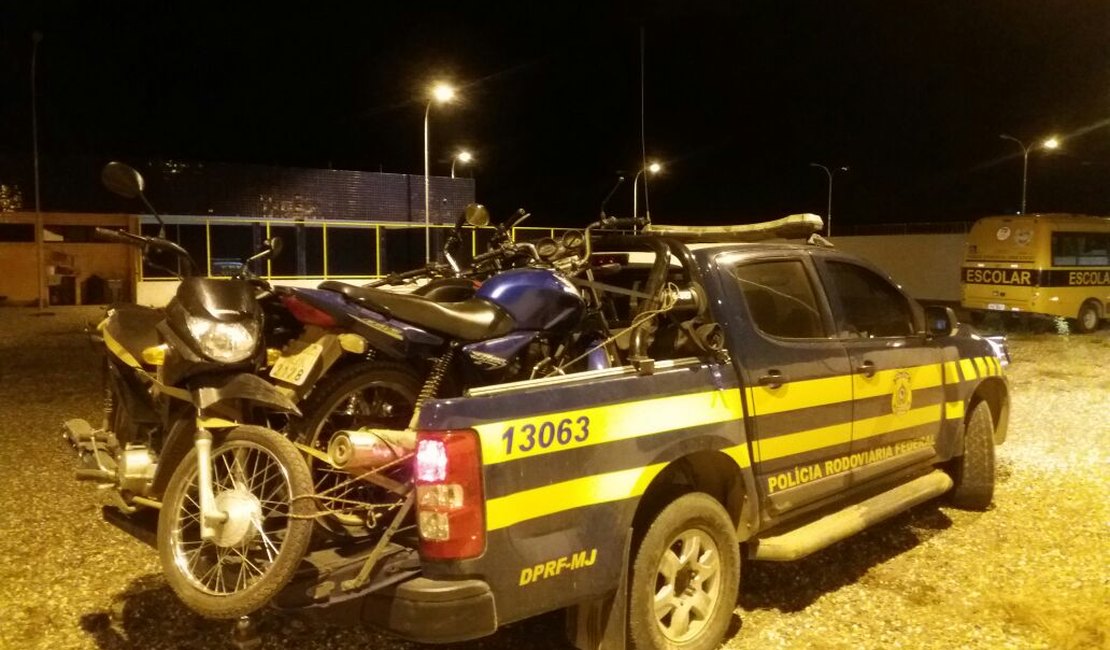 Em 30 minutos, PRF recolhe várias motocicletas irregulares no Sertão de Alagoas 