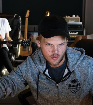 Avicii, DJ e produtor sueco, morre aos 28 anos