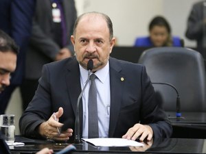 Antônio Albuquerque rompe com Dantas e ganha espaço dentro do governo JHC