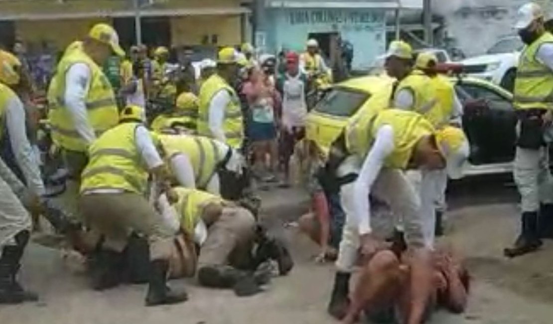 Vídeo mostra agressão e tumulto em abordagem da PM no Benedito Bentes