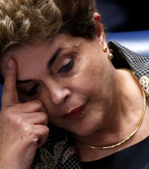 Dilma tenta ligar para ministro e acaba fazendo 'live acidental' no Instagram