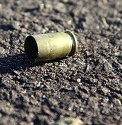 Bandidos atiram em mulher duas vezes durante assalto em Penedo 