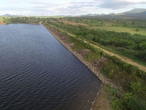 Abandonada e sem manutenção, maior barragem de Alagoas apresenta riscos à população