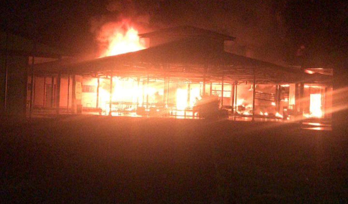 Incêndio em escola de Matriz de Camaragibe causa prejuízo de mais de R$ 1 milhão