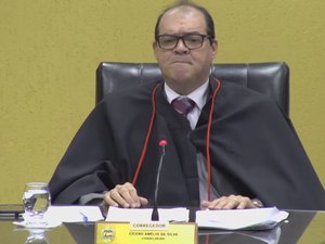 Ministério Público ajuíza ação civil pública contra conselheiro afastado do TCE/AL