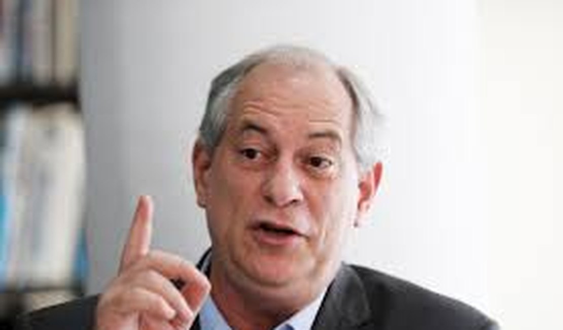 Ciro diz que Lula insiste em 'farsa' de candidatura e tenta enganar o povo