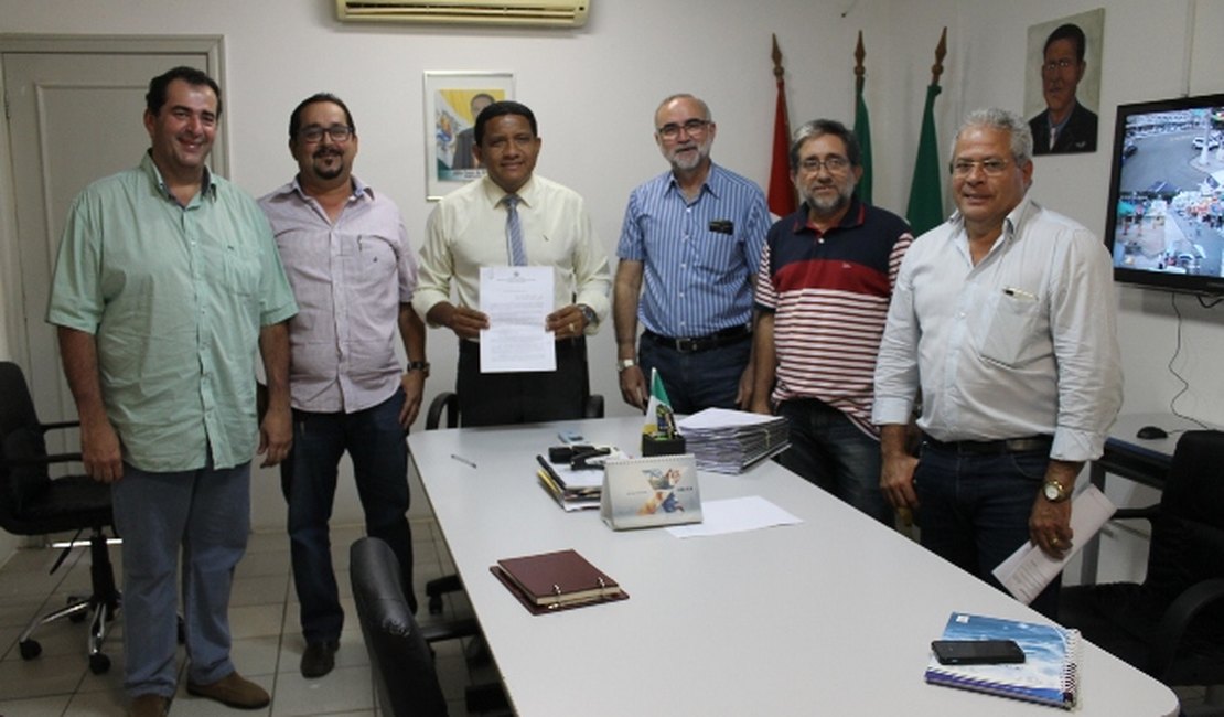 Julio Cézar contesta especulações e garante CSE no Alagoano 2018