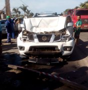 Colisão entre carro e caminhão deixa uma pessoa ferida em Japaratinga