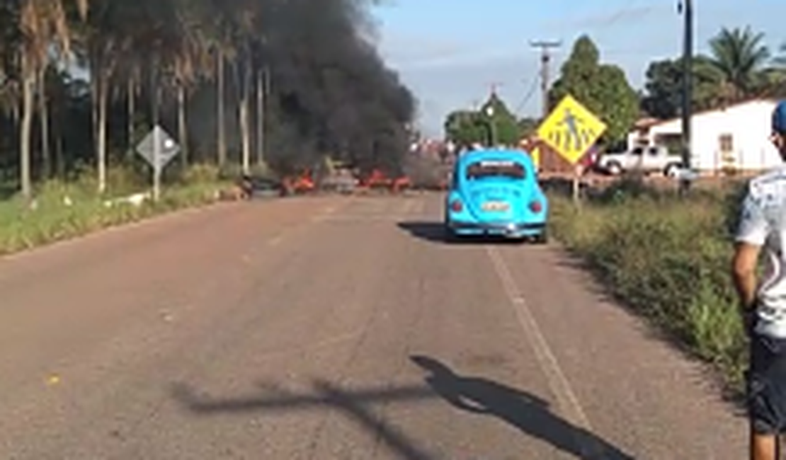 [vídeo] Acidentes em rodovia provocam revolta e moradores interditam trecho da rodovia AL 105