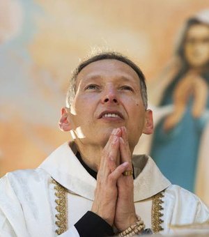 “Eu estava hiperestressado e debilitado', diz Padre Marcelo após vencer a depressão