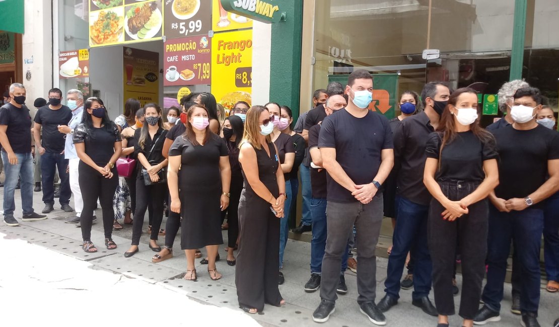 Comerciantes do Centro de Maceió fazem protesto exigindo reordenação do local