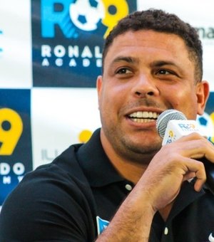 Ronaldo evita falar sobre turbulência no Corinthians e elogia palmeirense Abel: 'Acho incrível'