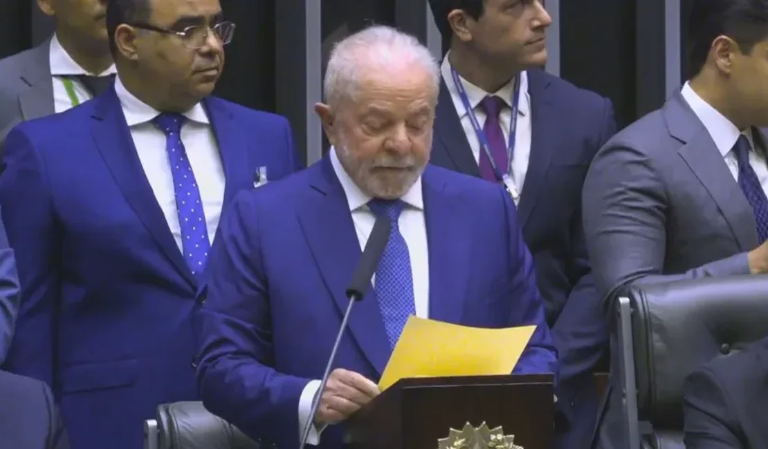 Lula chama Teto de Gastos de estupidez em discurso de posse: “Vamos revogar”