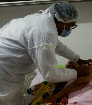 Prefeitura de Maceió já imunizou 70% dos idosos acamados cadastrados