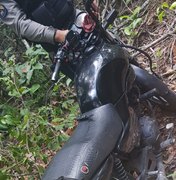 Motocicleta roubada é encontrada em matagal na parte alta da capital