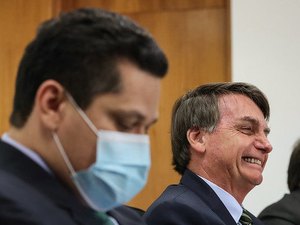 Bolsonaro volta a testar positivo para covid-19