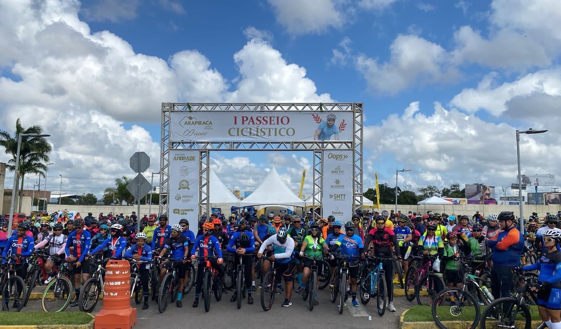 Passeio ciclístico reúne centenas de atletas no Arapiraca Garden Shopping