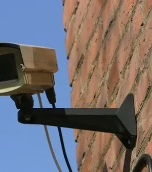Hackers invadem câmeras pessoais e vendem vídeos íntimos a sites pornôs