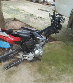 Motocicleta parcialmente desmanchada é encontrada durante operação