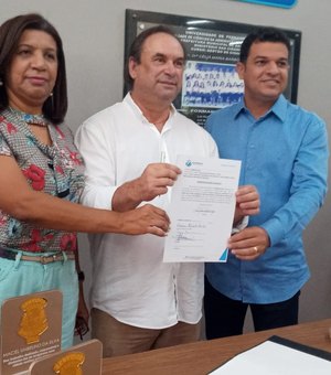 Barbosa assina ordens de serviço para sete obras de infraestrutura de educação em Arapiraca