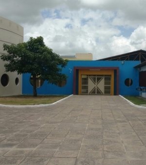 Renan Filho abre primeira escola em tempo integral