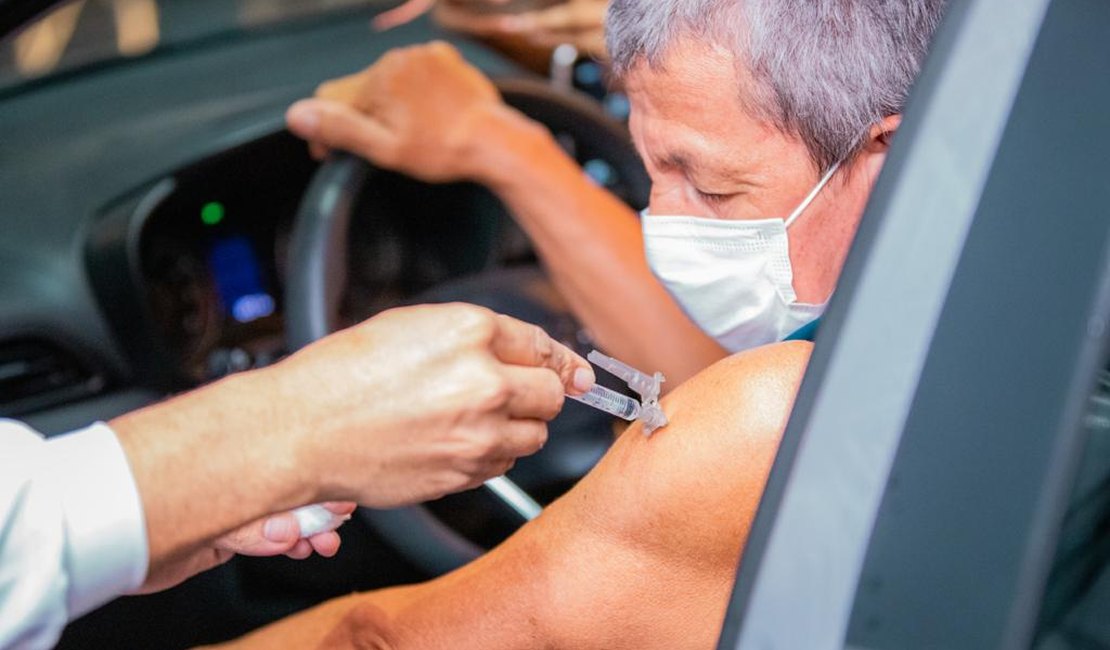 Ministério envia lote de 44 mil de doses de vacina a Alagoas