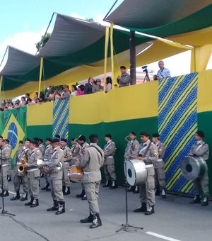 Desfile da Independência do Brasil leva 7 mil pessoas a Avenida da Paz