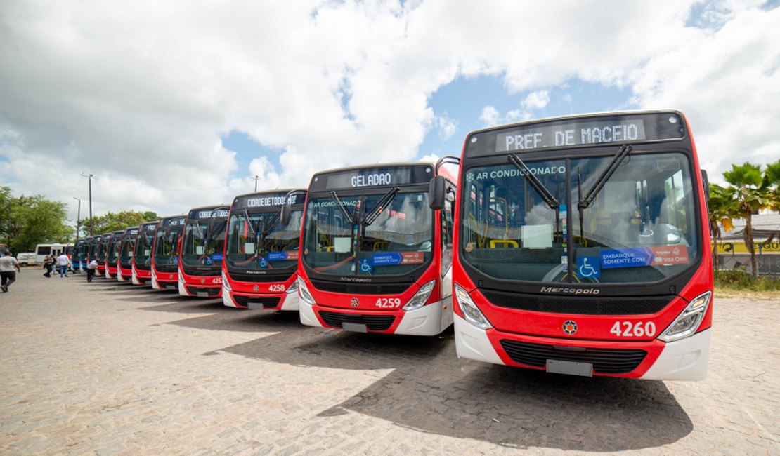 Prefeitura de Maceió entrega 12 novos ônibus com ar-condicionado
