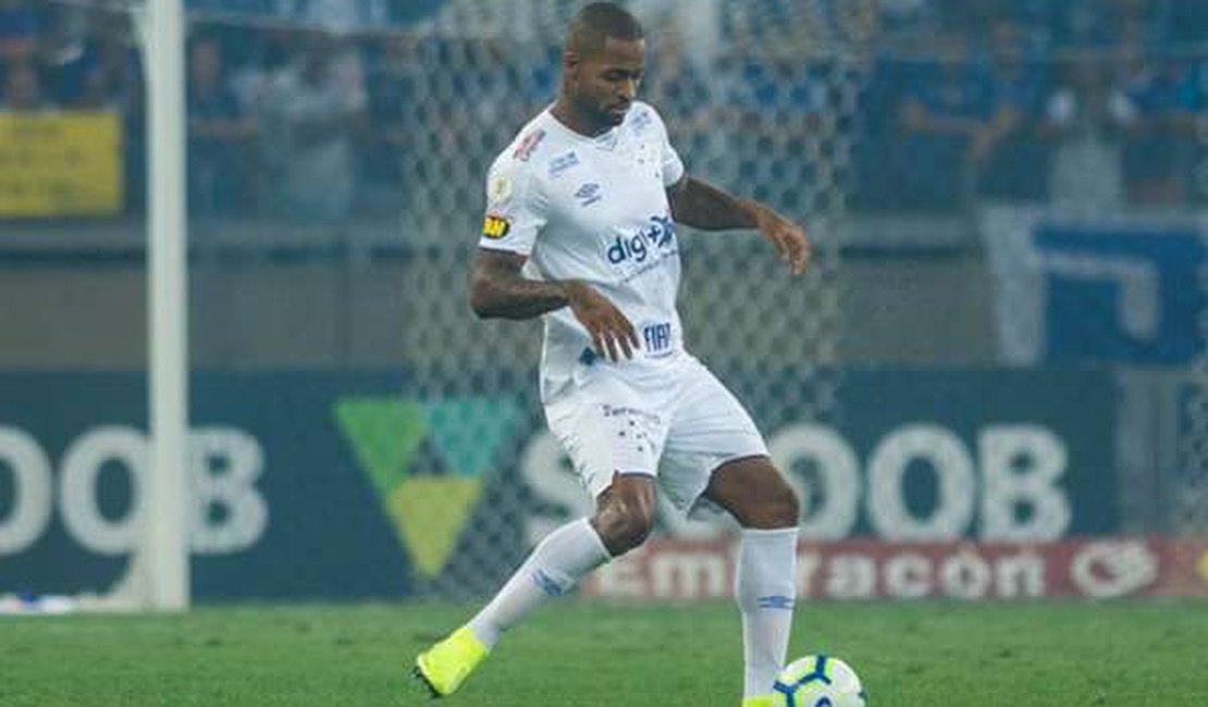 Vasco faz sondagem por Dedé, e aguarda definições do Cruzeiro para avançar