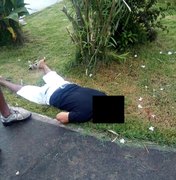 Homem sai de casa para levar esposa no ponto de ônibus e é morto a tiros