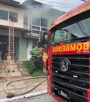 Homem é socorrido após incêndio atingir residência em Maceió