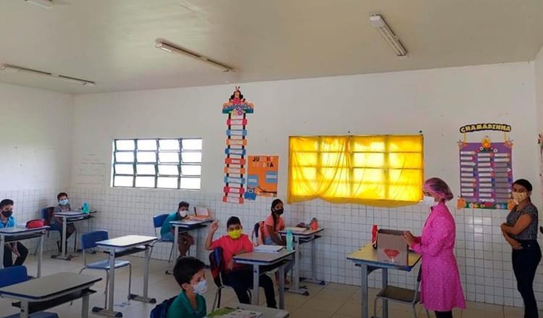 Prefeitura de Limoeiro de Anadia faz campanha de Saúde Bucal em escolas da rede municipal