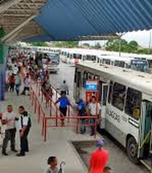 Rodoviários e empresas de ônibus firmam acordo e greve é evitada
