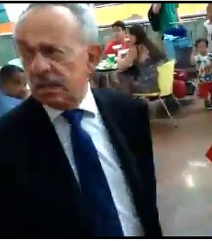 Vídeo: Senador Benedito de Lira é vaiado e chamado de golpista em aeroporto 