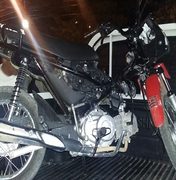 Polícia prende jovem e apreende motocicleta sem placa e com chassi adulterado