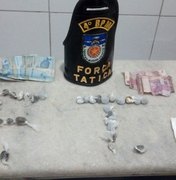 Jovem de 18 anos é preso com 40 bombinhas de maconha e dinheiro