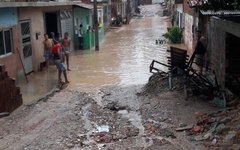Ruas de Maragogi ficam alagadas com as fortes chuvas