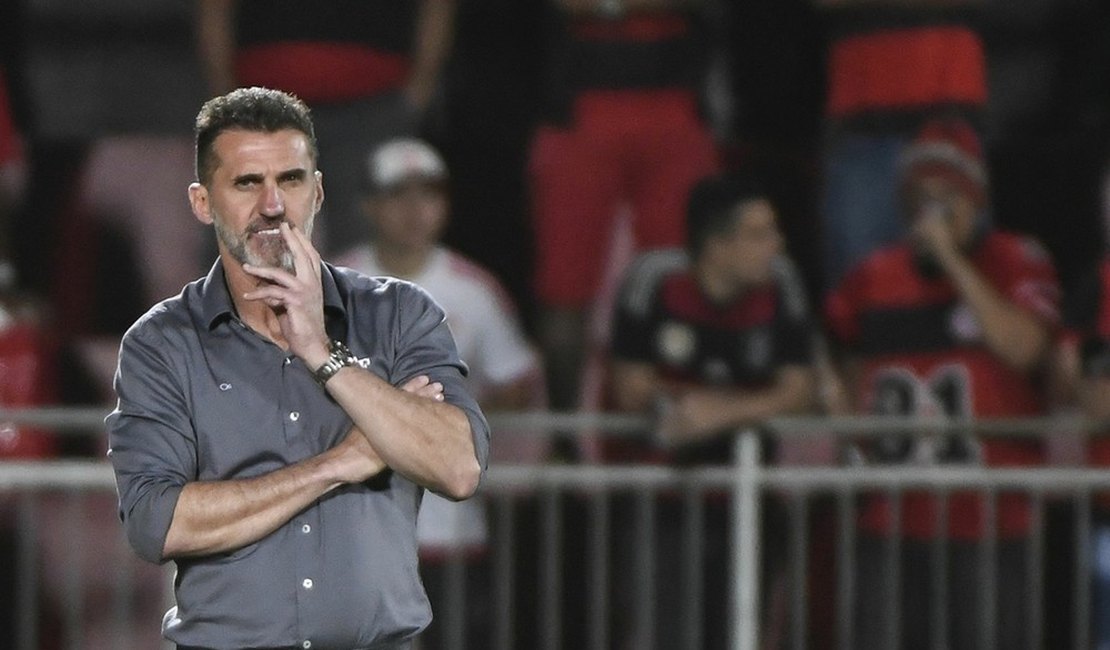 Atlético-MG estreia Vagner Mancini contra o CSA para interromper queda livre