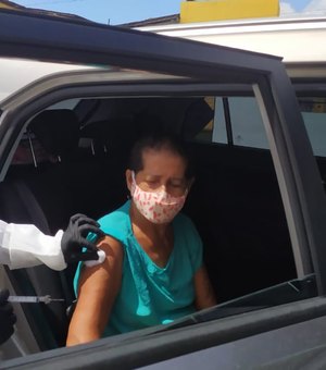Vacina: São Luís do Quitunde inicia drive-thru para idosos