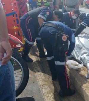 Mototaxista morre após bater cabeça em poste na avenida José Alexandre