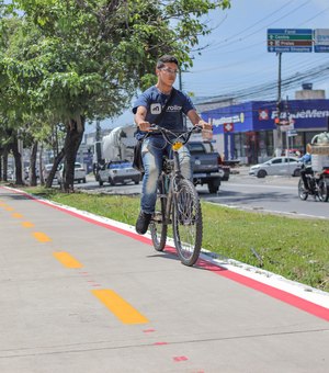 Prefeitura de Maceió inicia sinalização horizontal na ciclovia da Avenida Fernandes Lima