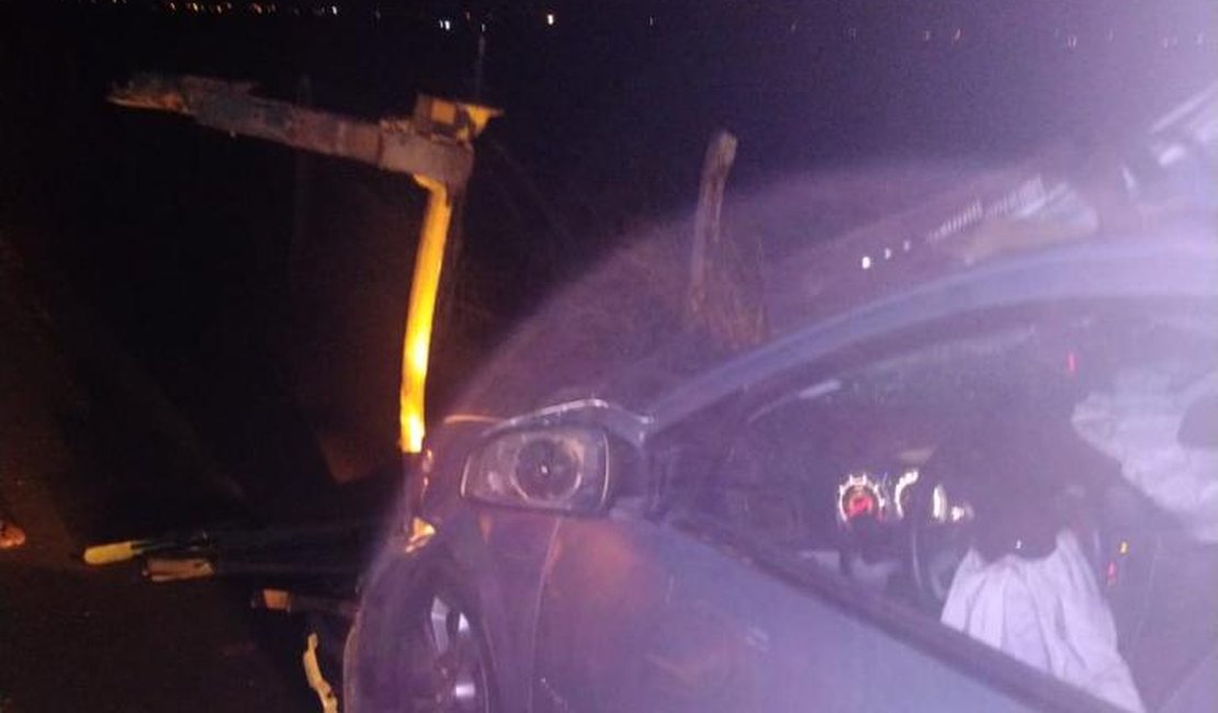 Acidente entre carroça de burro, carro e moto deixa uma vítima fatal