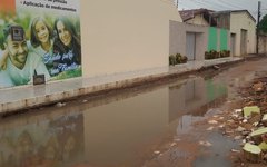 Água acumulada na rua Antônio Ferreira Loz