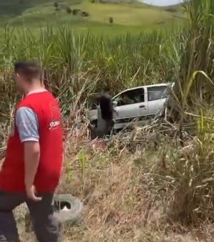 Colisão entre caminhão e carro deixa feridos na rodovia AL 105