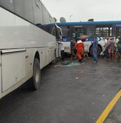 [Vídeo] Acidente entre um ônibus e micro-ônibus deixa seis pessoas feridas no Clima Bom